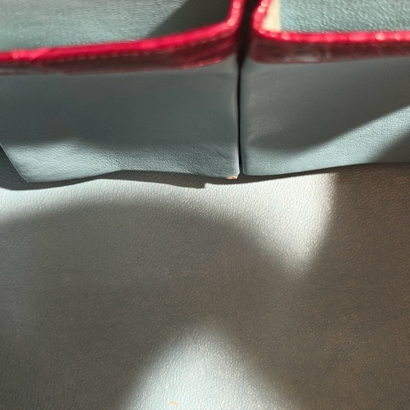 Lambertson Truex Classic Berry Crocodile Boxcar handbag. ❤️ - Picture 13 of 16